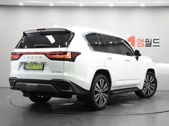 2025 Lexus LX 700h Luxury — фото 3