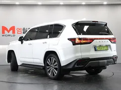 2025 Lexus LX 700h Luxury — фото 4