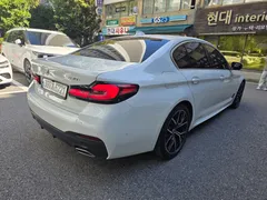 2023 BMW 5-Series 530i xDrive M Sport Package — фото 2