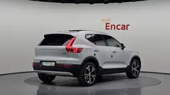 2022 Volvo XC40 B4 Inscription — фото 2