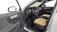 2022 Volvo XC40 B4 Inscription — фото 10