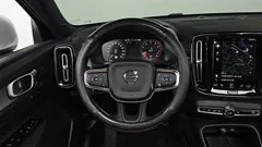 2022 Volvo XC40 B4 Inscription — фото 13