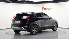 2022 Kia Niro Signature — фото 2