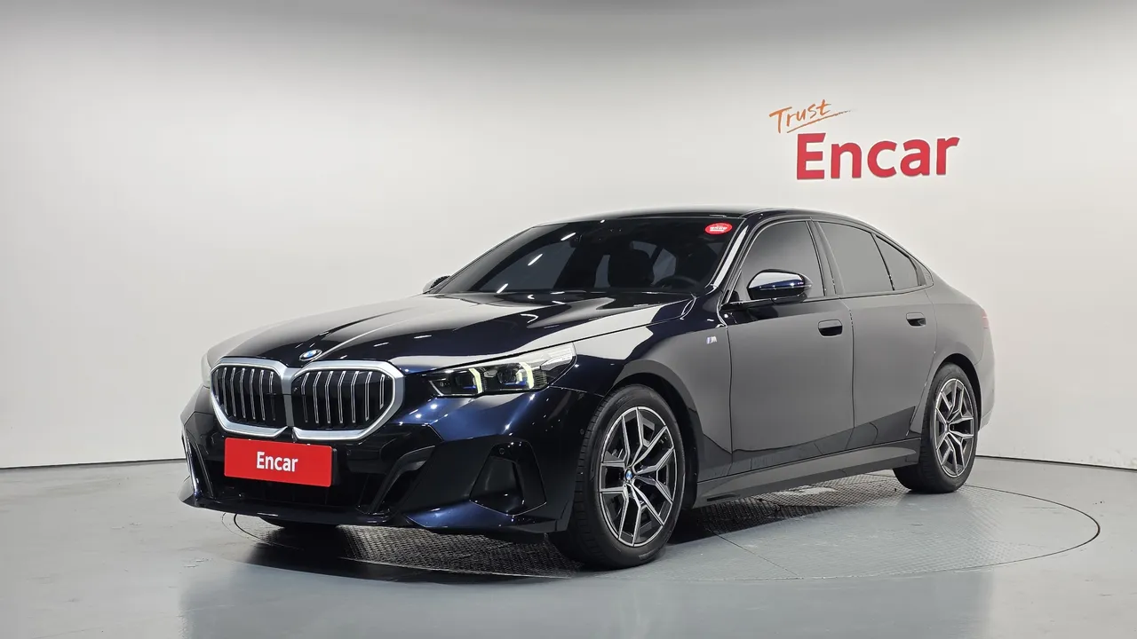 2024 BMW 5-Series 520i M Sport