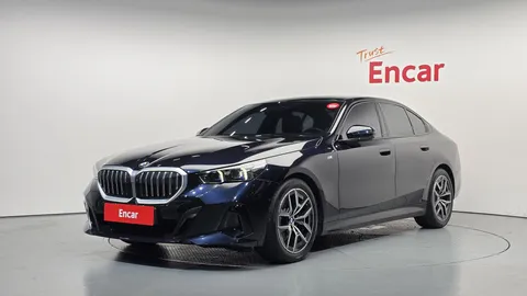 2024 BMW 5-Series 520i M Sport