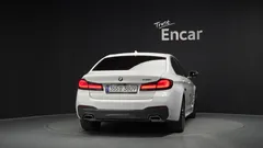 2023 BMW 5-Series 520i M Sport — фото 4