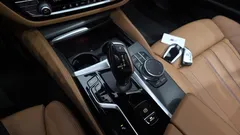 2023 BMW 5-Series 520i M Sport — фото 9