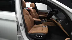 2023 BMW 5-Series 520i M Sport — фото 11