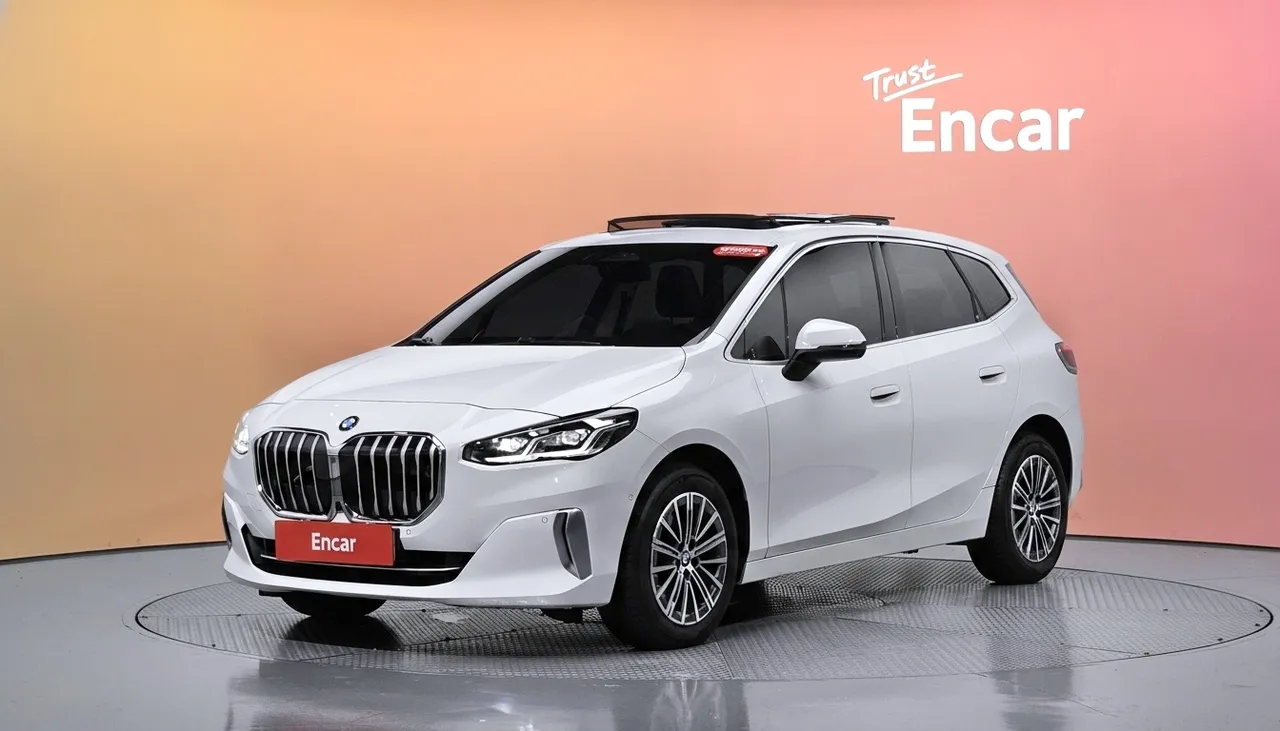 2023 BMW 2-Series 220i Luxury