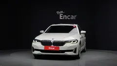 2023 BMW 5-Series 530e Luxury — фото 3