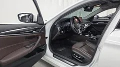 2023 BMW 5-Series 530e Luxury — фото 10