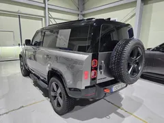 2023 Land Rover Defender 110 P400 X — фото 2
