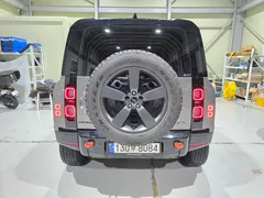 2023 Land Rover Defender 110 P400 X — фото 4