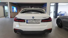 2022 BMW 5-Series 530i M Sport Package — фото 4