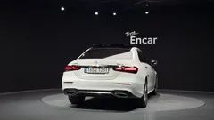 2022 Mercedes-Benz E-Class E350 4MATIC AMG Line — фото 4