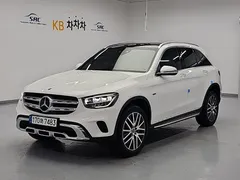 2021 Mercedes-Benz GLC-Class GLC300e 4MATIC — фото 2