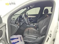 2021 Mercedes-Benz GLC-Class GLC300e 4MATIC — фото 15