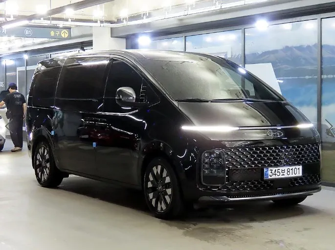 2022 Hyundai Staria Lounge 9-Seater