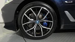 2022 BMW 5-Series 530e M Sport — фото 5
