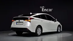 2022 Toyota Prius 1.8 — фото 2