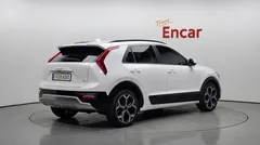 2023 Kia Niro Signature — фото 2