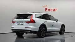 2024 Volvo V60 B5 Ultimate AWD — фото 2