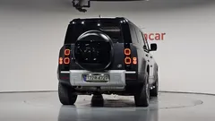 2023 Land Rover Defender 110 D250 SE — фото 4