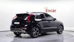2023 Kia Niro Signature — фото 2