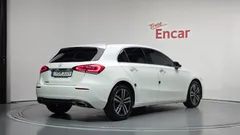 2022 Mercedes-Benz A-Class A220 Hatchback — фото 2