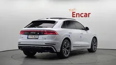 2022 Audi Q8 55 TFSI Quattro Premium — фото 2