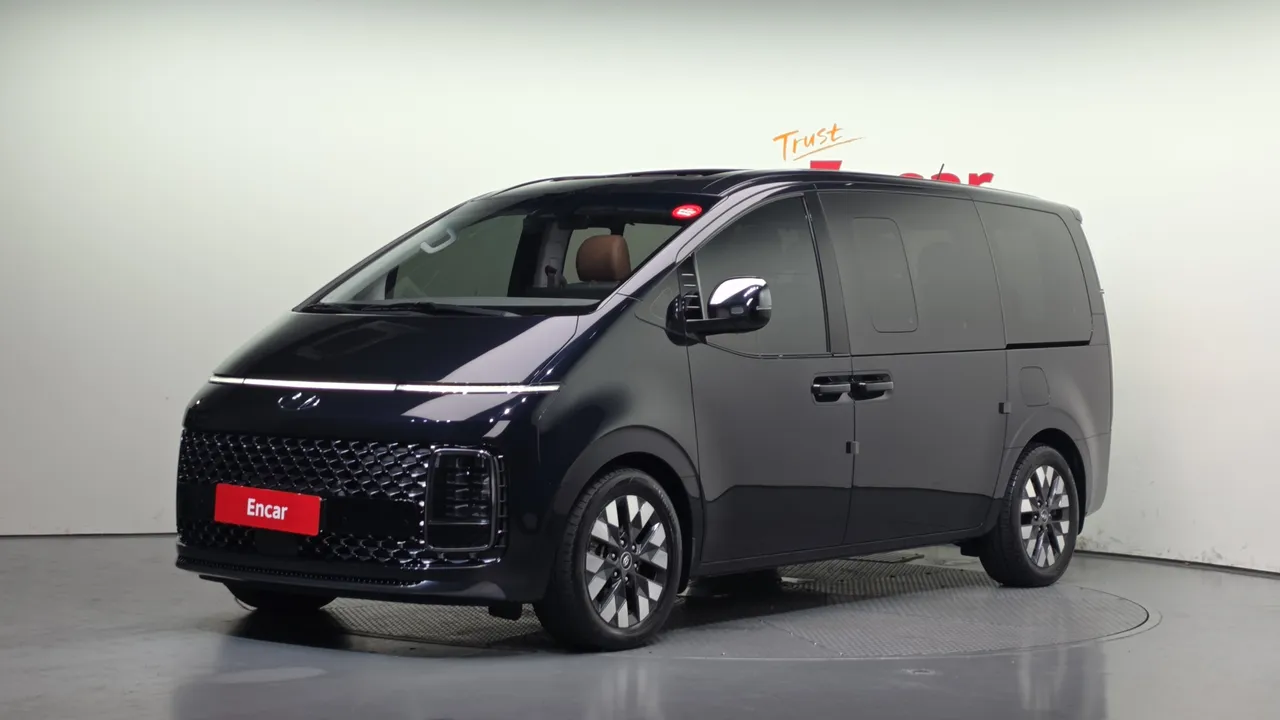 2022 Hyundai Staria Lounge 9-Seater
