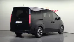2022 Hyundai Staria Lounge 9-Seater — фото 2