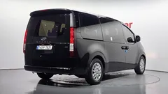 2022 Hyundai Staria 4WD Tourer 9-Seater — фото 2