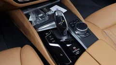 2023 BMW 5-Series 520i M Sport — фото 9