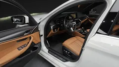 2023 BMW 5-Series 520i M Sport — фото 10