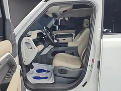 2023 Land Rover Defender 110 D250 SE — фото 10