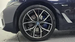2023 BMW 5-Series 530e M Sport — фото 5