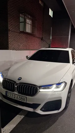 2023 BMW 5-Series 520i M Sport — фото 3