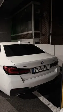 2023 BMW 5-Series 520i M Sport — фото 4
