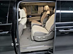2023 Kia Carnival Gasoline 7-Seater Hi-Limousine — фото 8