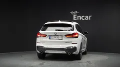 2022 BMW X1 xDrive 20i M Sport — фото 4
