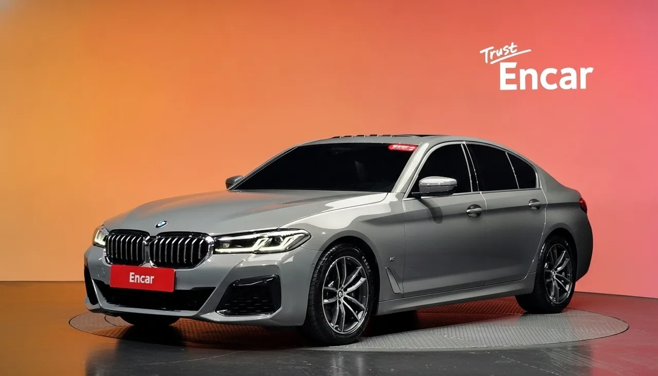 2022 BMW 5-Series 520i M Sport