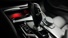 2022 BMW 5-Series 520i M Sport — фото 9
