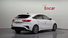 2022 Kia K3 1.6 Turbo GT 5Door — фото 2