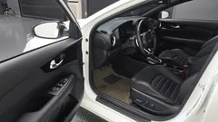 2022 Kia K3 1.6 Turbo GT 5Door — фото 10