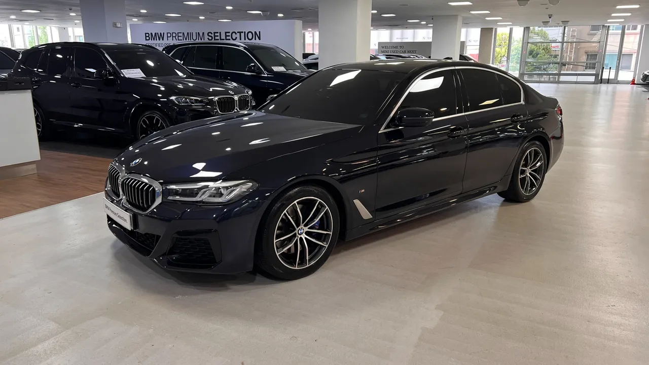 2023 BMW 5-Series 520i M Sport