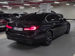 2022 BMW 5-Series 530e M Sport — фото 2