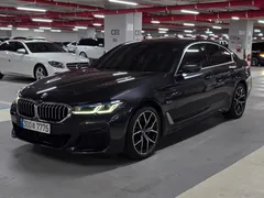 2022 BMW 5-Series 530e M Sport — фото 12