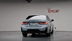 2023 BMW 3-Series 320i M Sport — фото 4