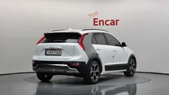 2022 Kia Niro Signature — фото 2